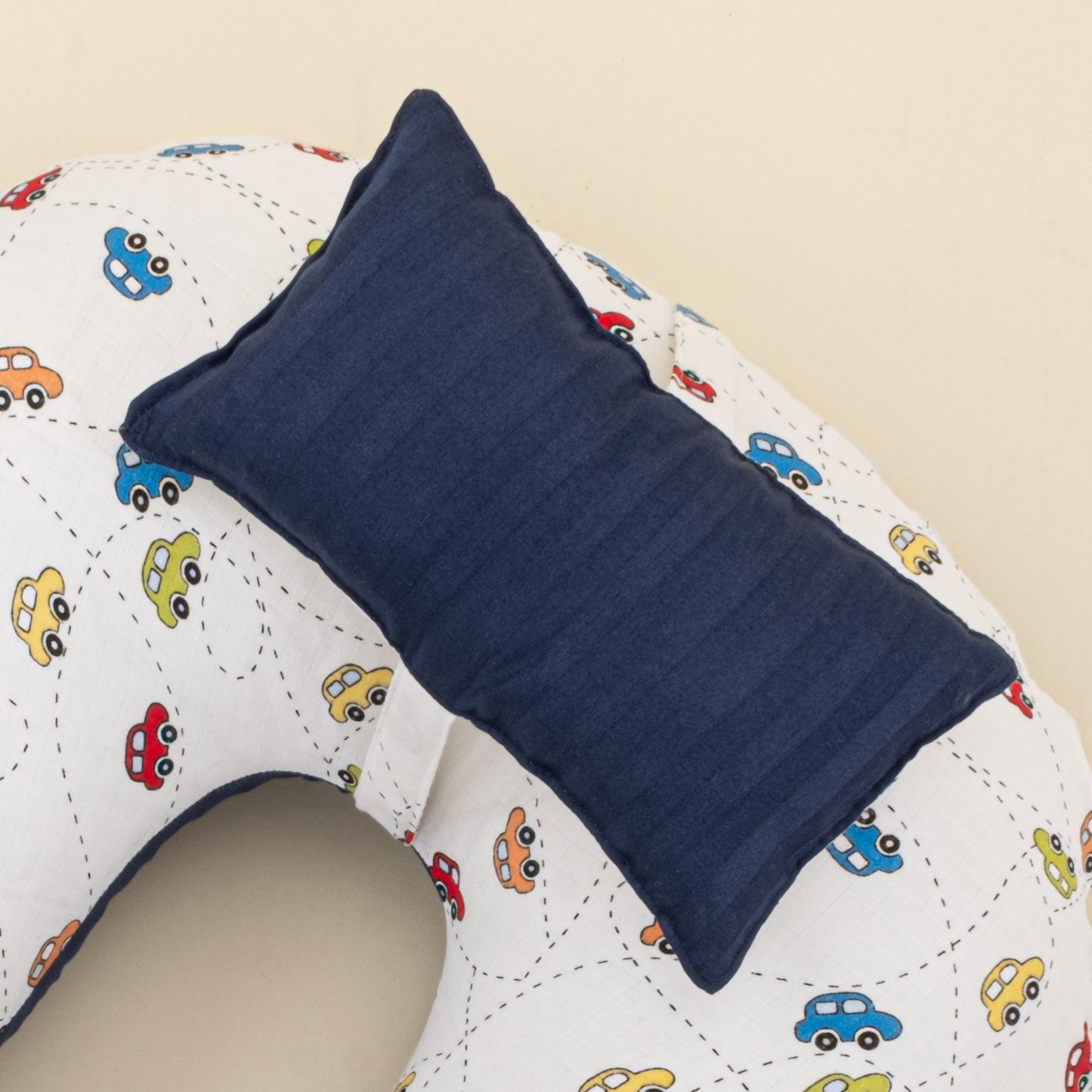 Emzirme Yastığı - Çift Taraflı - Lacivert Saten - Renkli Arabalar