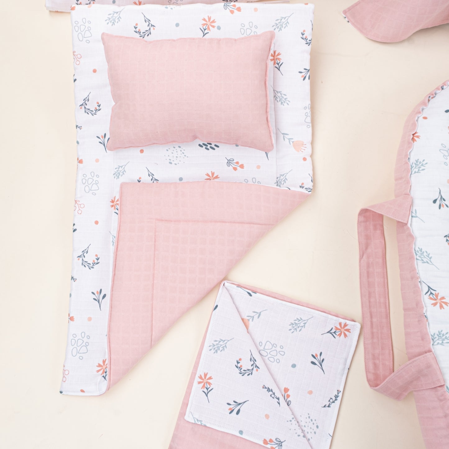 18 Parça Full Set - Çift Taraflı - Pudra Muslin - Yeşil Çiçekler