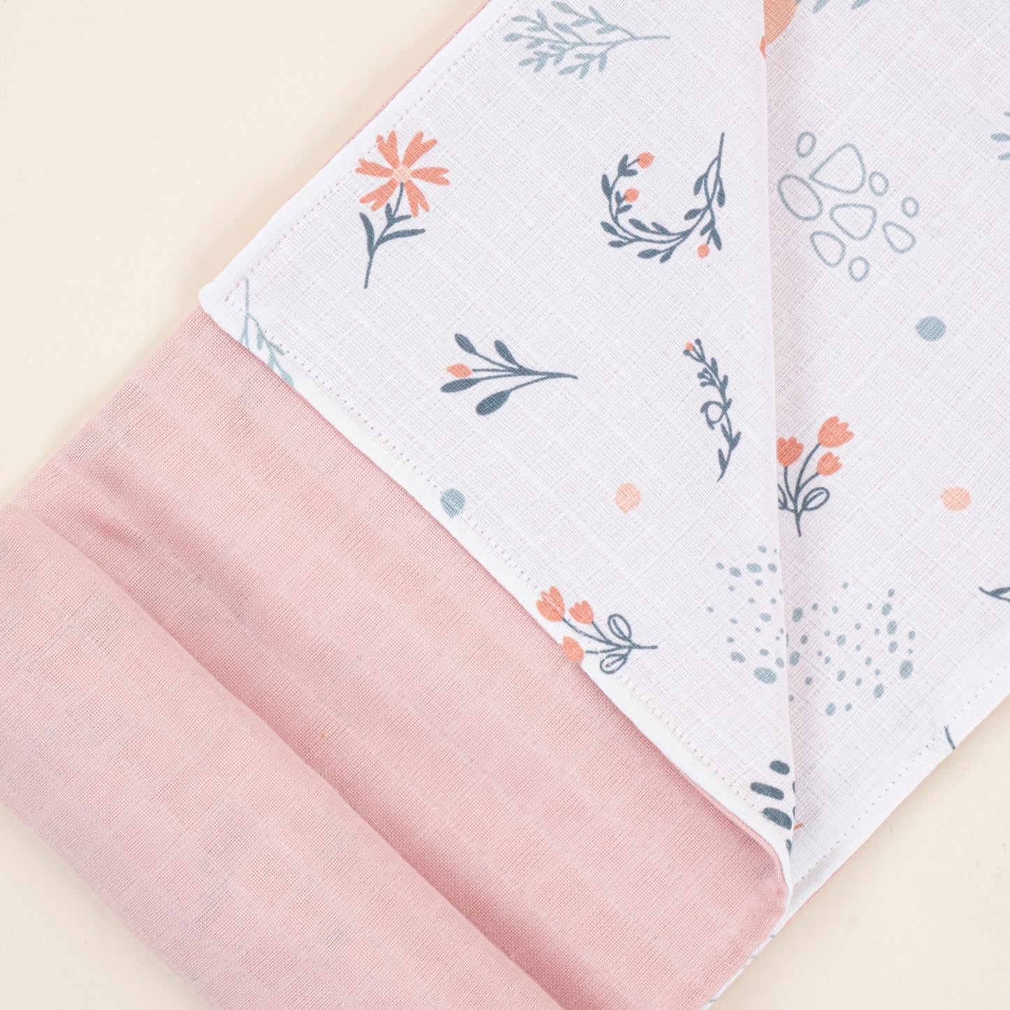 Çift Taraflı Muslin Örtü - Pudra Muslin - Yeşil Çiçekler