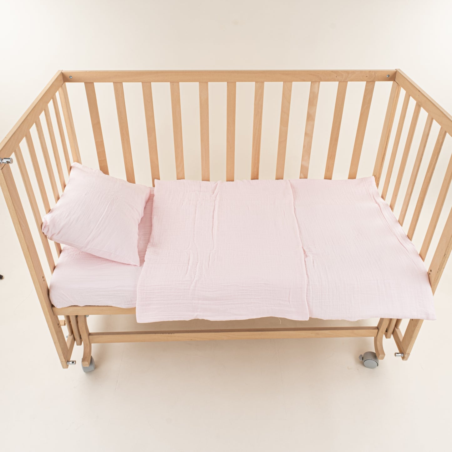 Bebek İki Katlı Organik Muslin Nevresim Seti (Yorgan Kılıfı,Yastık Kılıfı,Lastikli Çarşaf) - İki Katlı Organik Muslin Bebe Pembe