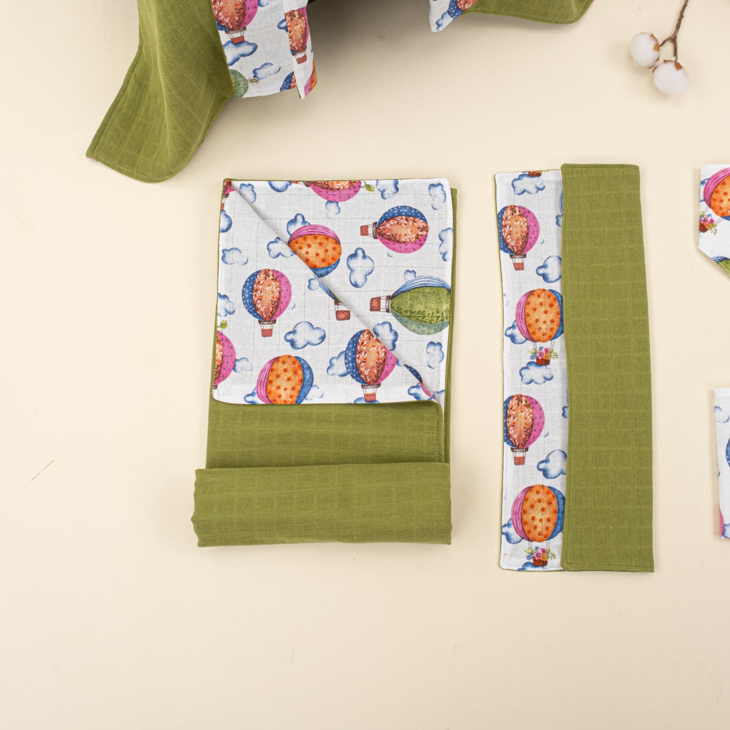 9 Parça Avantajlı Set - Çift Taraflı - Fıstık Yeşili Muslin - Uçan Balonlar