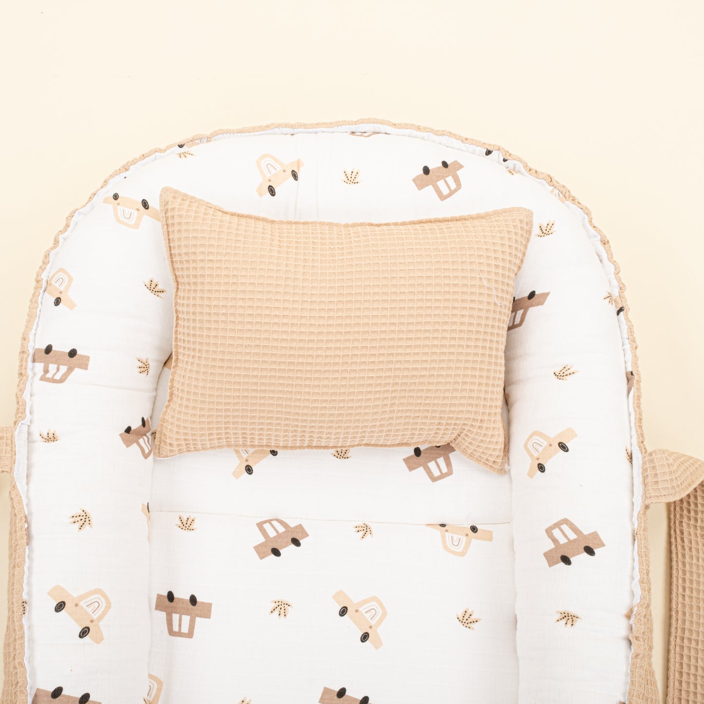 Babynest ve Yastık- Çift Taraflı - Bej Petek - Kahverengi Arabalar