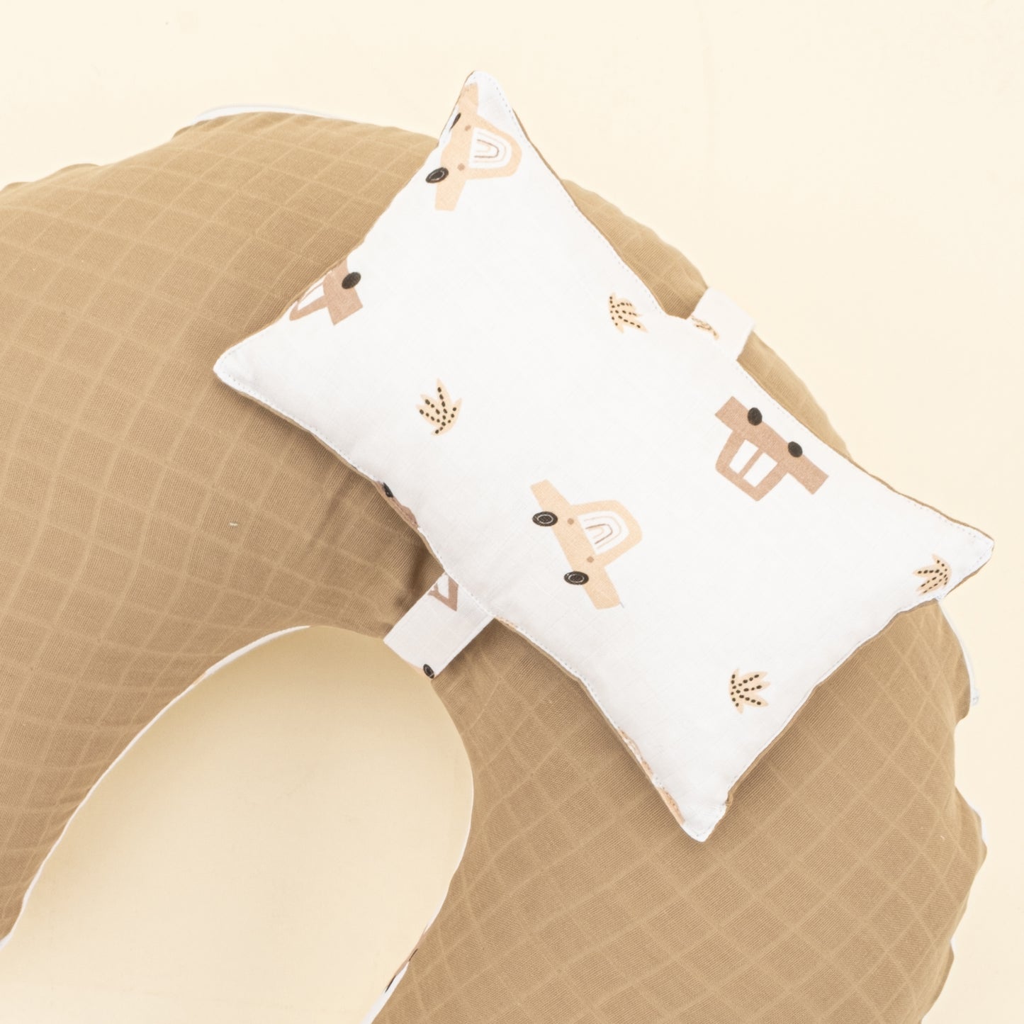 Emzirme Yastığı - Çift Taraflı - Toprak Muslin - Kahverengi Arabalar