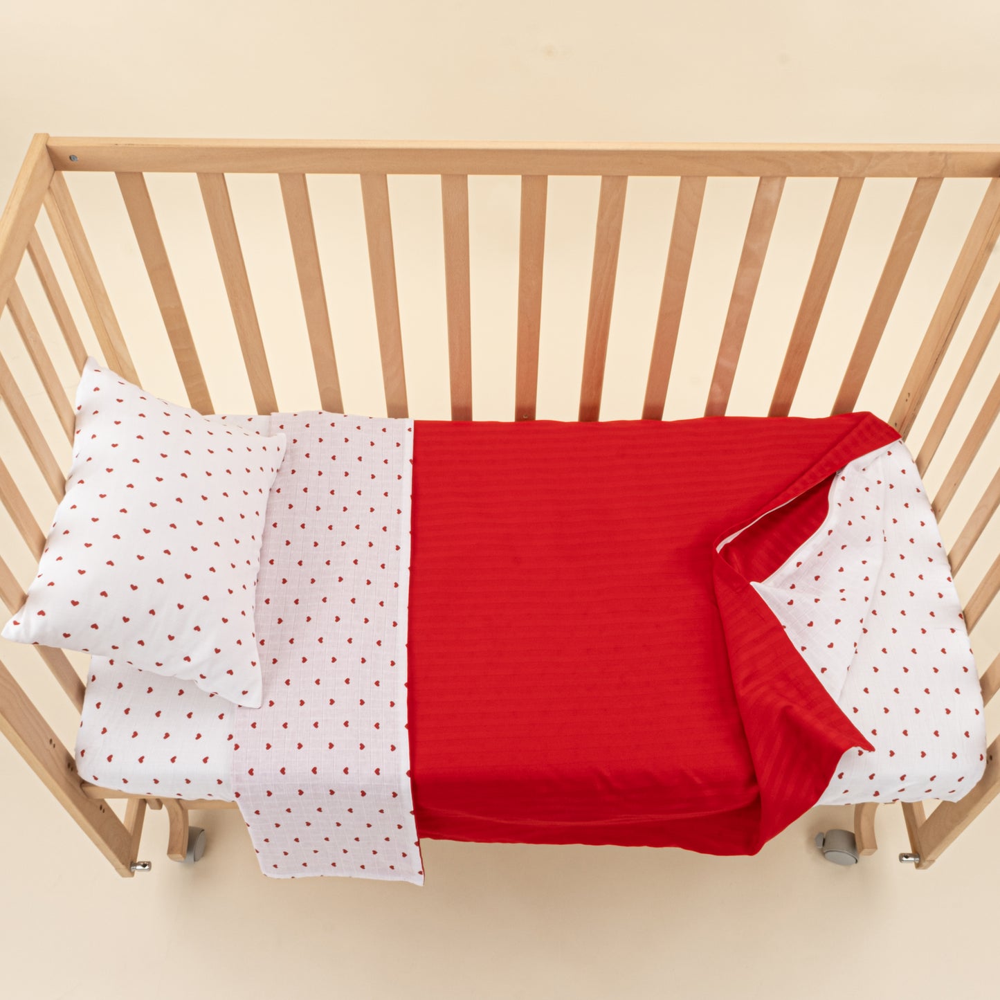 Bebek Saten-Muslin Nevresim Seti (Yorgan Kılıfı,Yastık Kılıfı,Lastikli Çarşaf) - Kırmızı Sten - Kırmızı Kalp