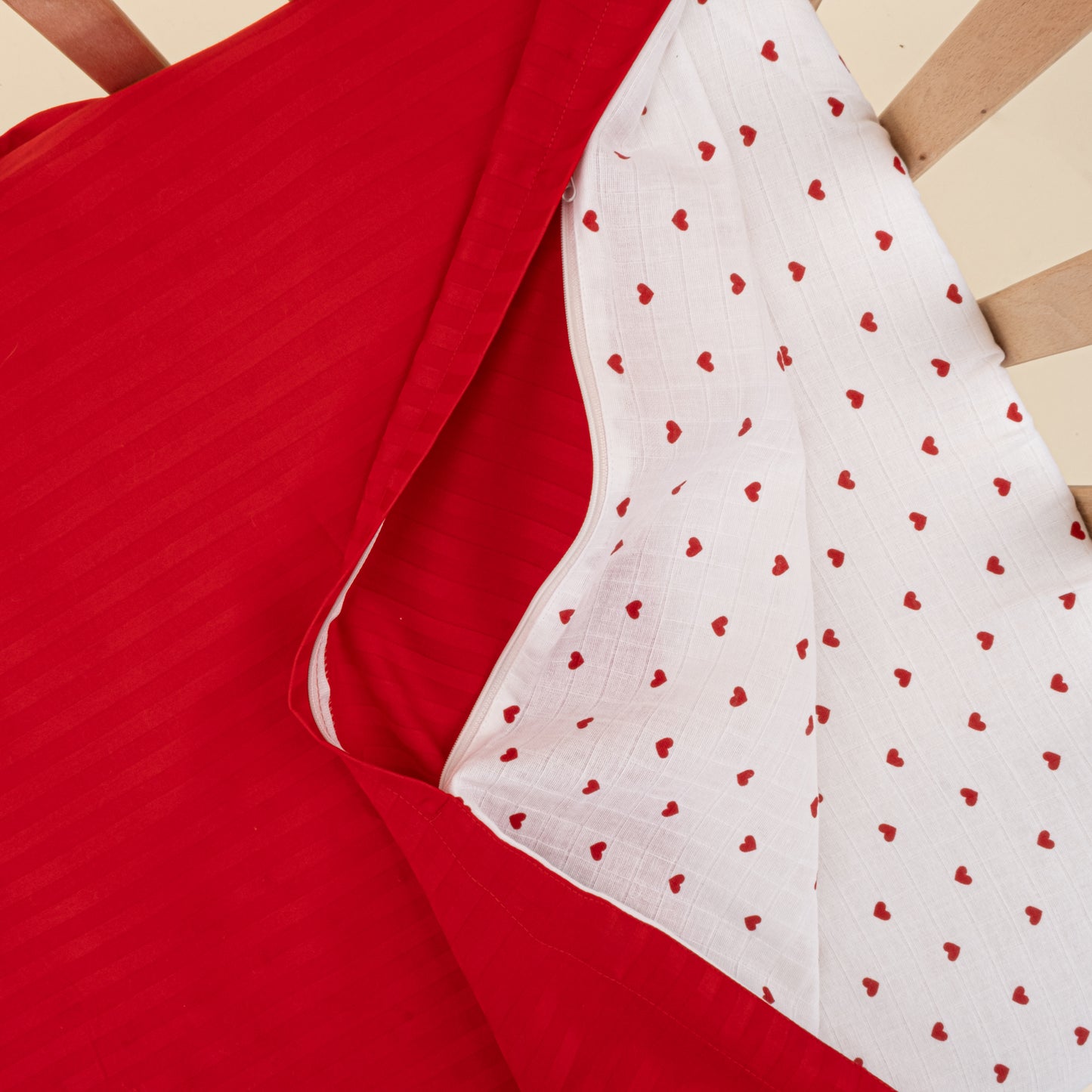 Bebek Saten-Muslin Nevresim Seti (Yorgan Kılıfı,Yastık Kılıfı,Lastikli Çarşaf) - Kırmızı Sten - Kırmızı Kalp