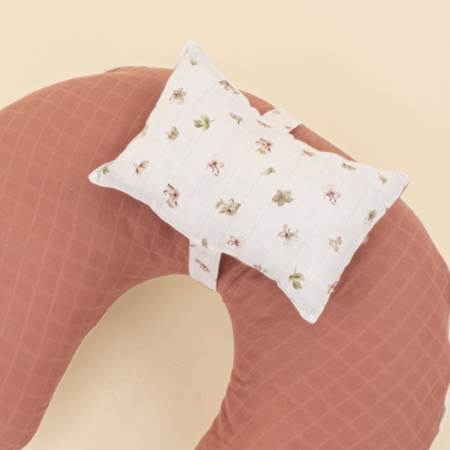 Emzirme Yastığı - Çift Taraflı - Gül Kurusu Muslin - Çiçekler
