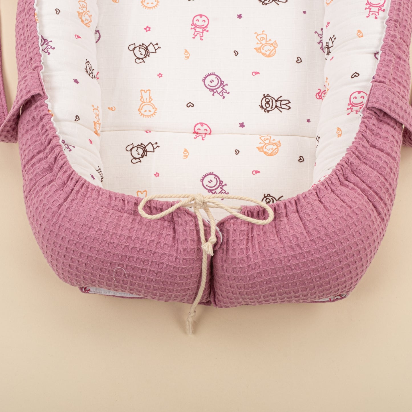 Babynest ve Yastık - Çift Taraflı - Mürdüm Petek - Pembe Çubuk Bebekler