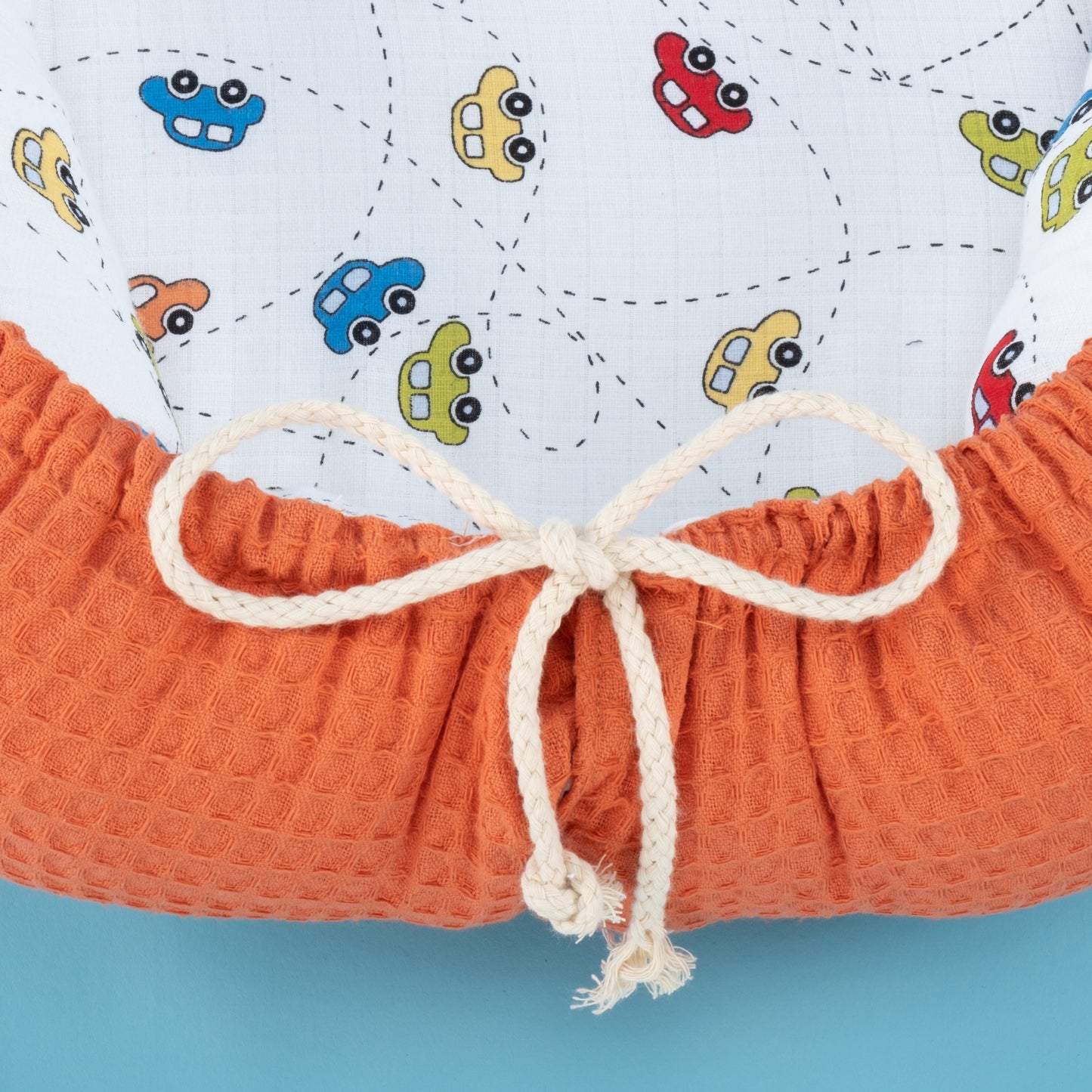 Babynest ve Yastık - Çift Taraflı - Turuncu Petek - Renkli Arabalar