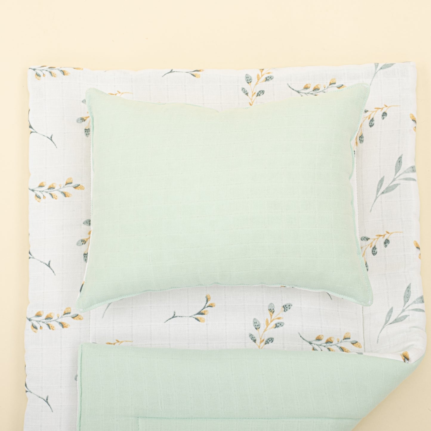 Alt Açma Matı ve Yastık  - Çift Taraflı - Mint Muslin - Yapraklar
