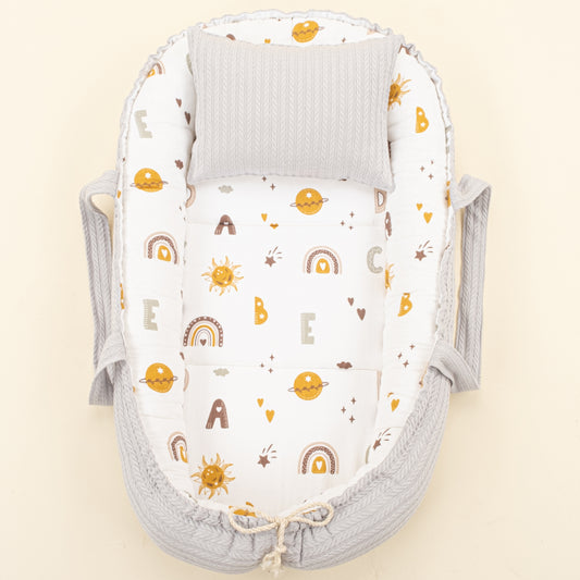 Babynest ve Yastık- Çift Taraflı - Açık Gri Örgü - Galaksi ve Harfler