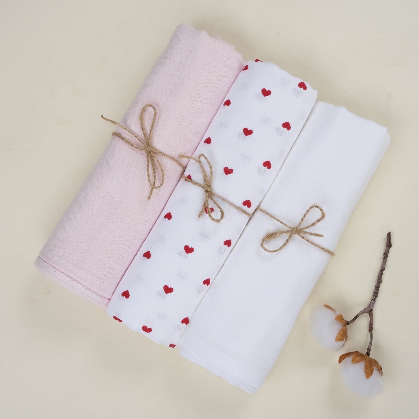 3lü Set - Müslin Örtü - Beyaz - Kırmızı Kalp - Bebe Pembe