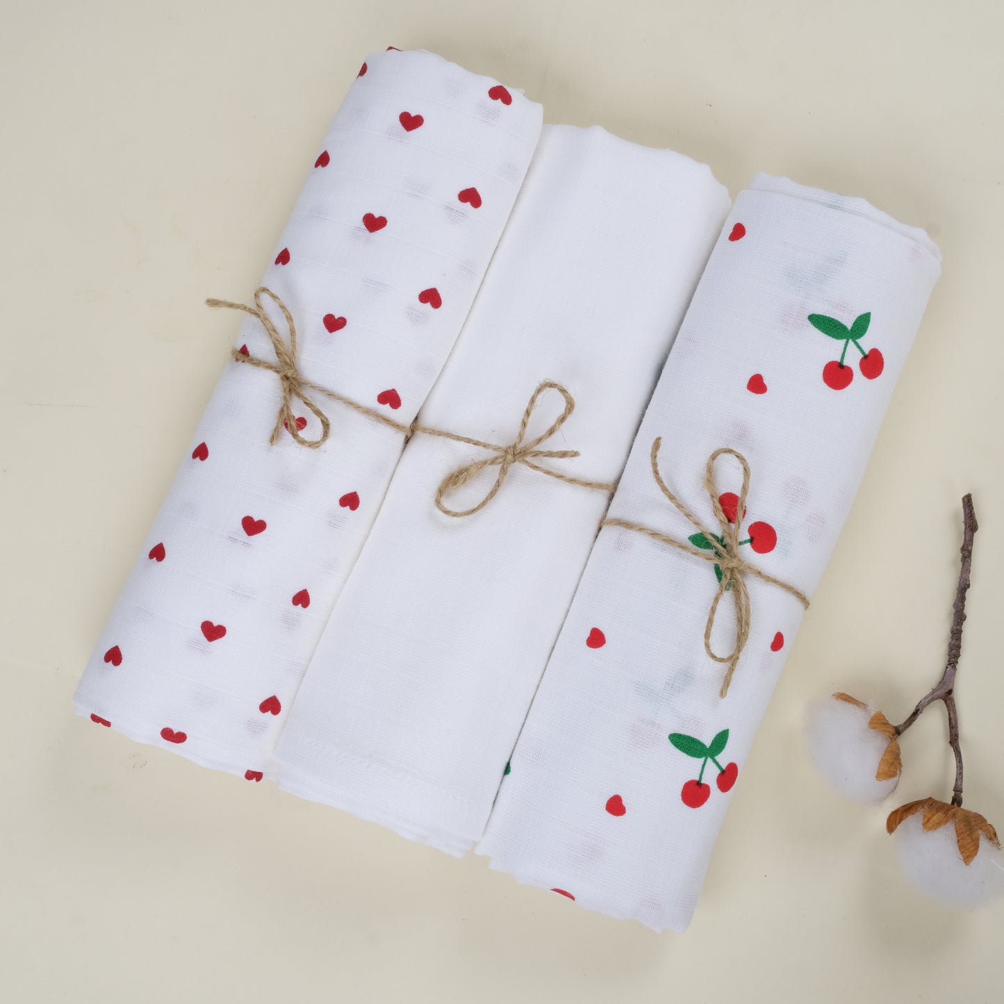 3lü Set - Müslin Örtü - Beyaz - Kırmızı Kalp - Kiraz