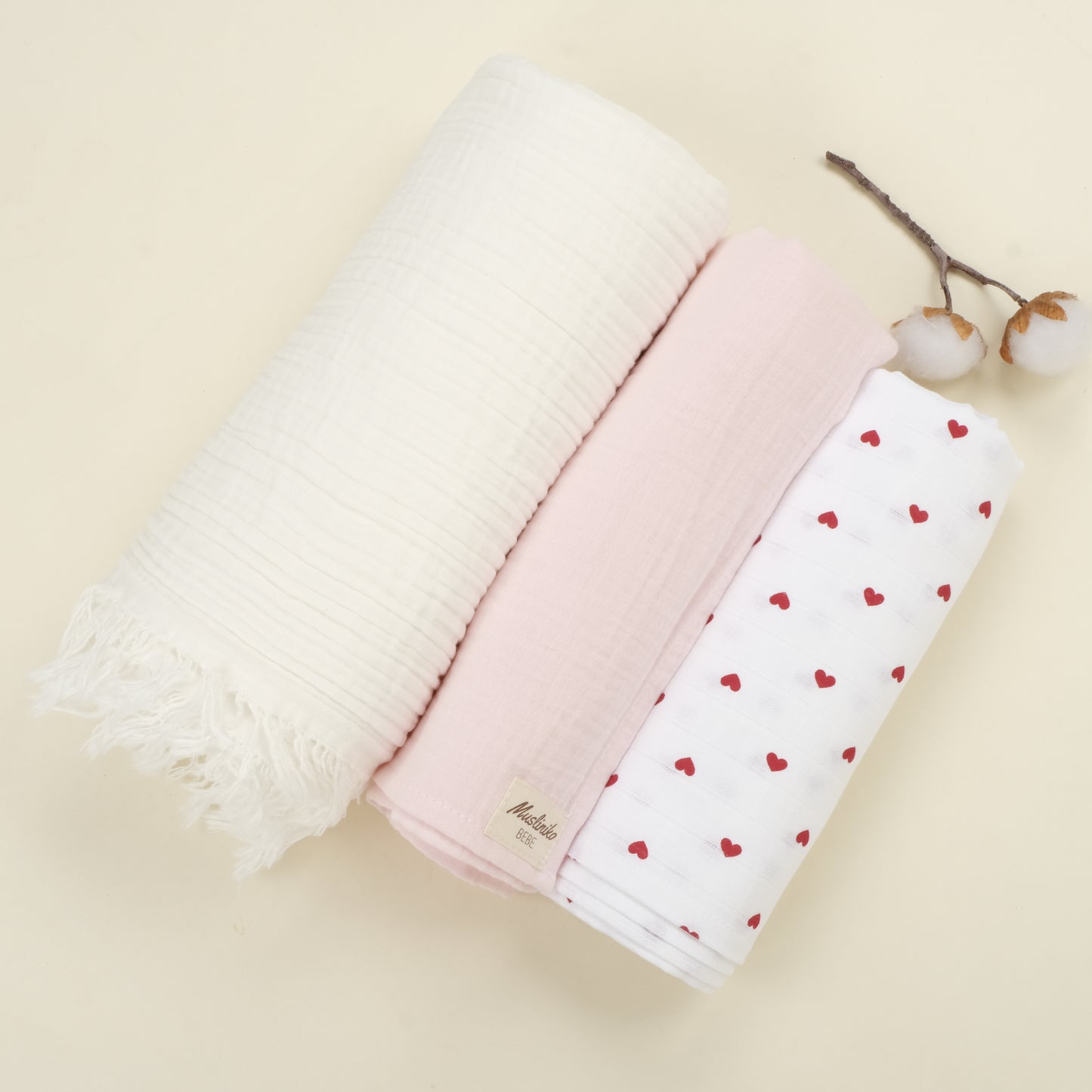 3 lü Bebek Muslin Kundak Set - Dört Katlı Püsküllü Beyaz - İki Katlı Bebe Pembe - Kırmızı Kalpler