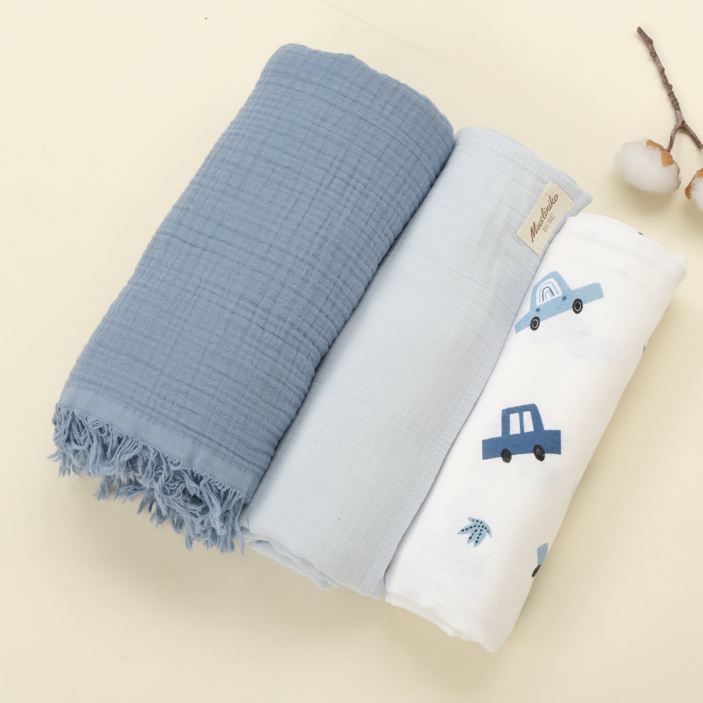 3 lü Bebek Muslin Kundak Set - Dört Katlı Püsküllü İndigo - İki Katlı Bebe Mavi - Mavi Arabalar
