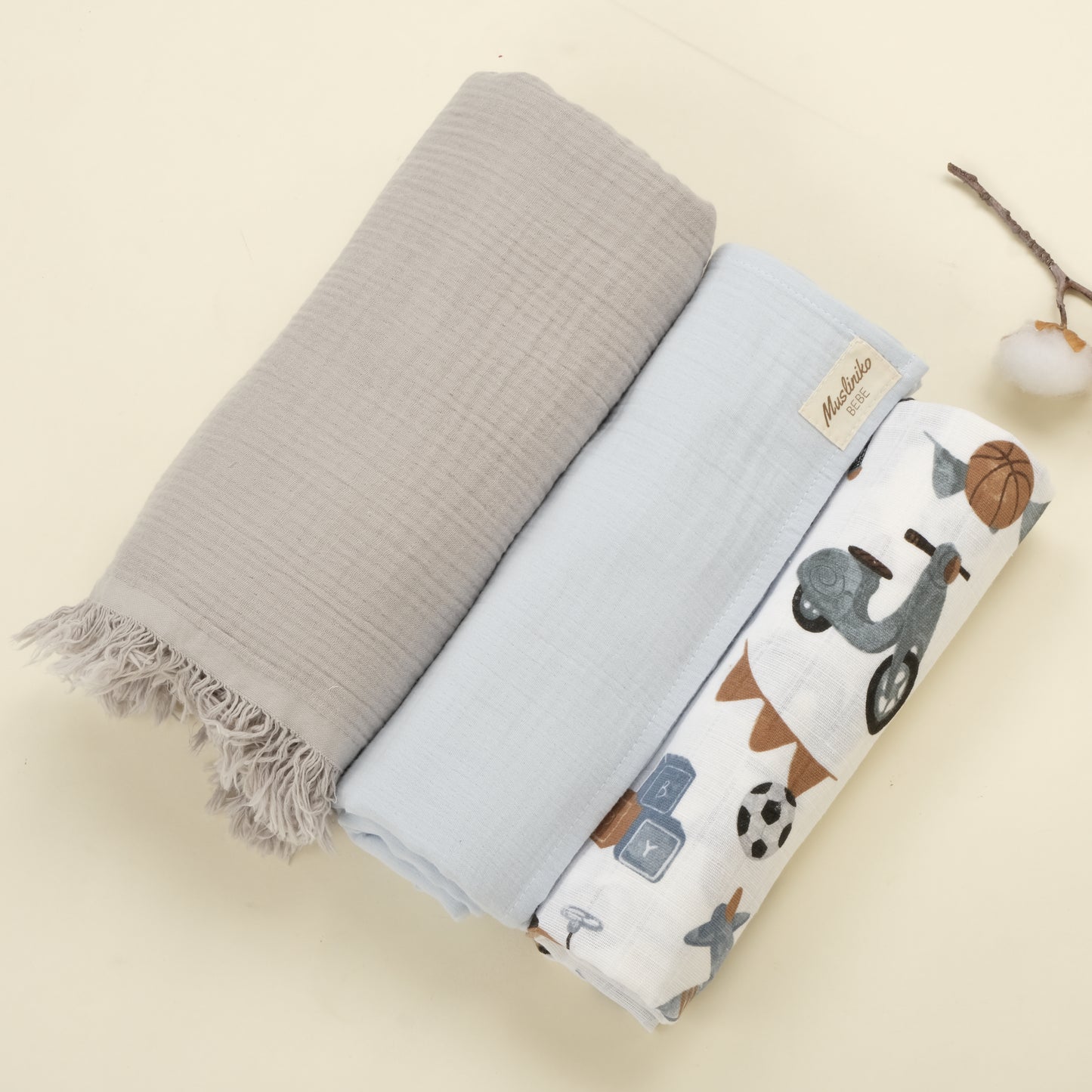 3 lü Bebek Muslin Kundak Set - Dört Katlı Püsküllü Gri - İki Katlı Bebe Mavi - Araçlar