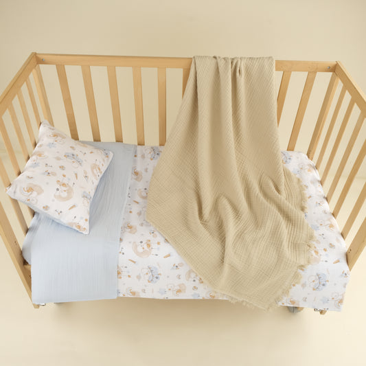 Bebek Muslin Nevresim Seti (Dört Katlı Muslin Battaniye , Yorgan Kılıfı , Yastık Kılıfı , Lastikli Çarşaf) - Taş Dört Katlı Muslin Battaniye - İki Katlı Bebe Mavi - Uykucu Ördek