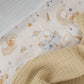Bebek Muslin Nevresim Seti (Dört Katlı Muslin Battaniye , Yorgan Kılıfı , Yastık Kılıfı , Lastikli Çarşaf) - Taş Dört Katlı Muslin Battaniye - İki Katlı Bebe Mavi - Uykucu Ördek