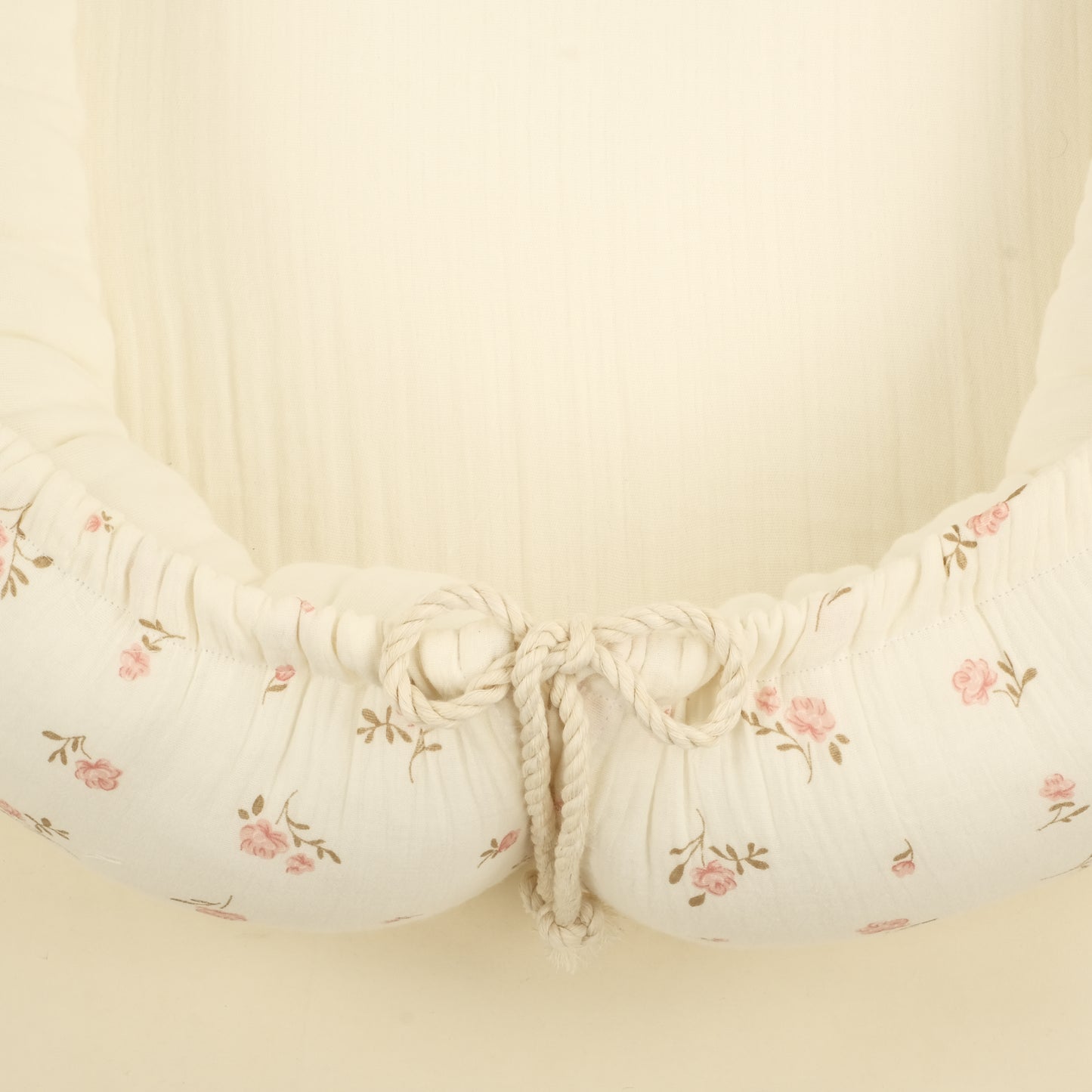 Babynest ve Yastık - Çift Taraflı - İki Katlı Soft Çiçekler - Krem İki Katlı Muslin