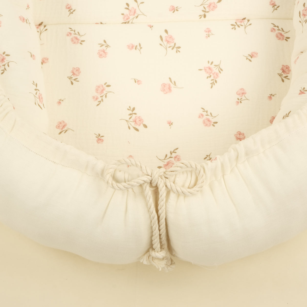 Babynest ve Yastık - Çift Taraflı - İki Katlı Soft Çiçekler - Krem İki Katlı Muslin