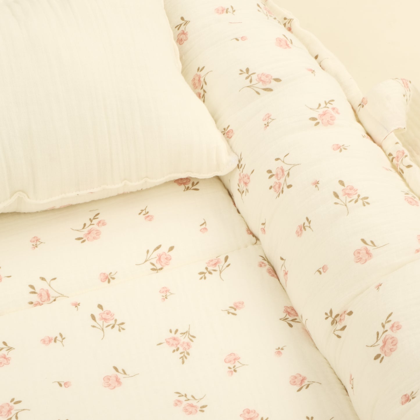Babynest ve Yastık - Çift Taraflı - İki Katlı Soft Çiçekler - Krem İki Katlı Muslin