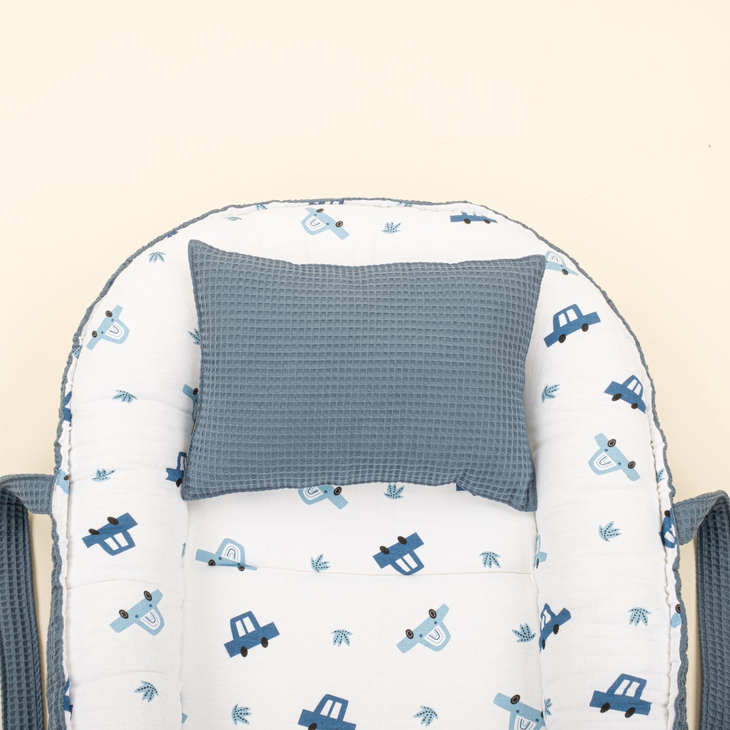 Babynest ve Yastık- Çift Taraflı - Koyu Mavi Petek - Mavi Arabalar