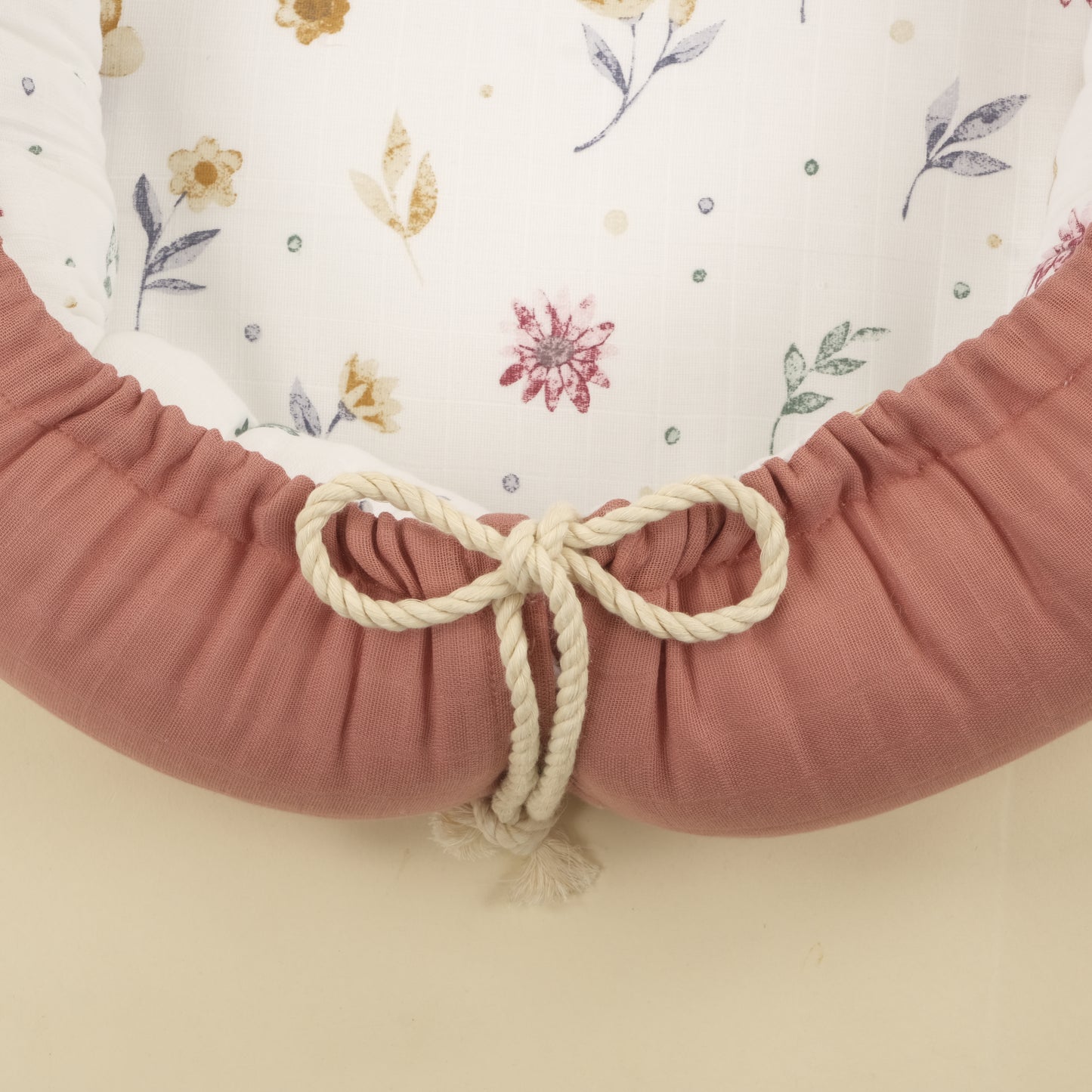 Babynest ve Yastık - Çift Taraflı - Gül Kurusu Muslin - Filizler