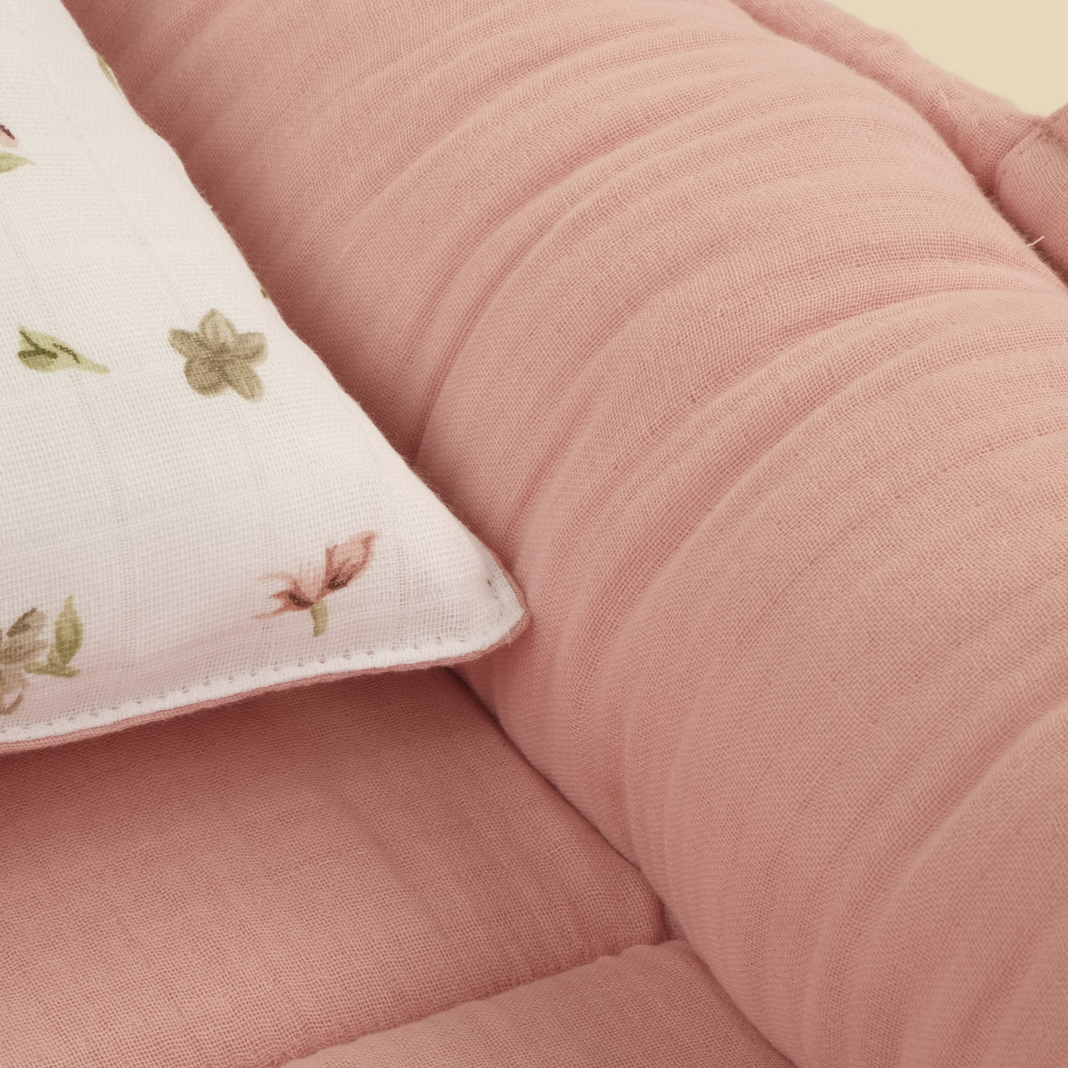 Babynest ve Yastık - Çift Taraflı - Çiçekler - 4 Katlı Pudra Muslin