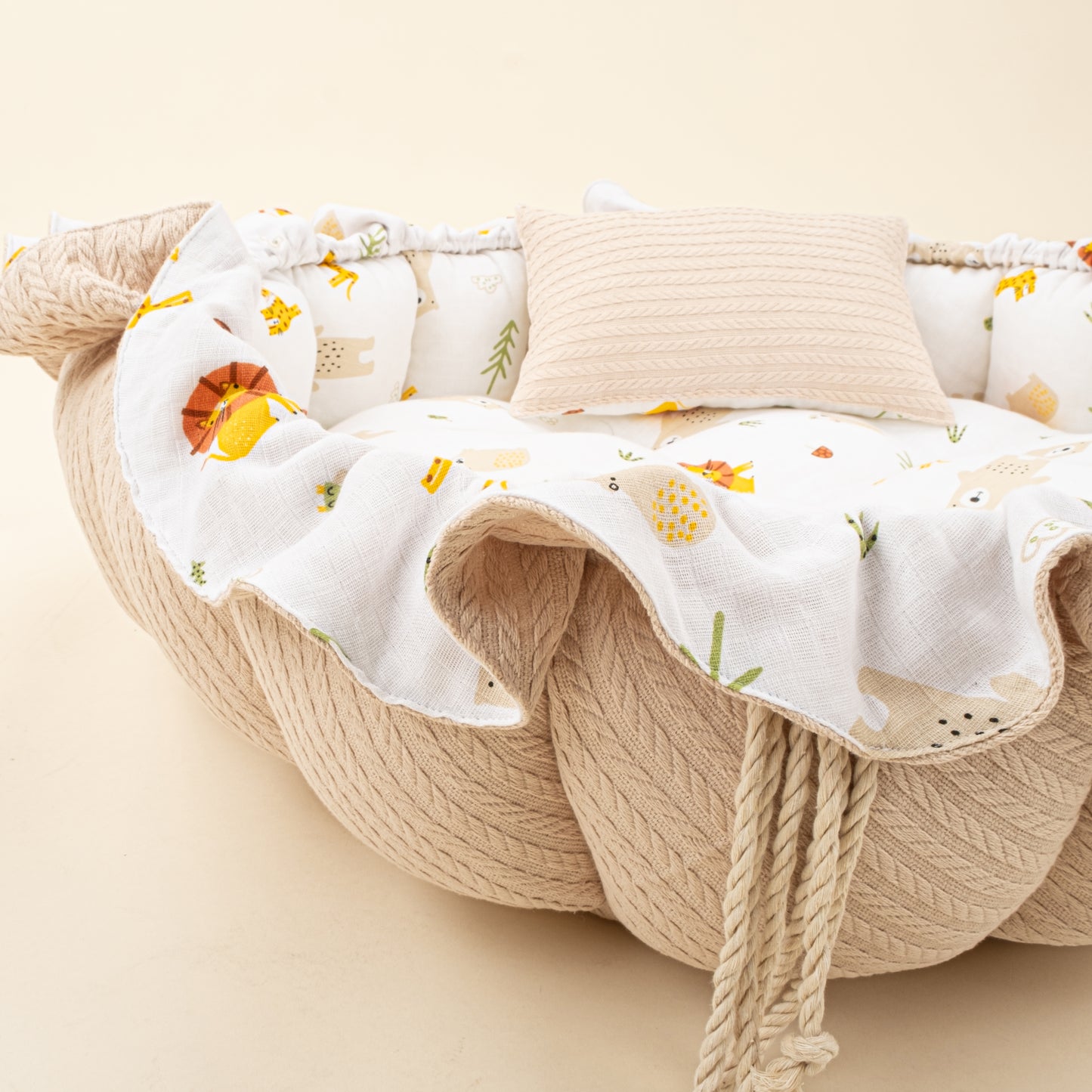 Yuvarlak Babynest ve Yastık - Çift Taraflı - Sütlü Kahve Örgü - Aslan