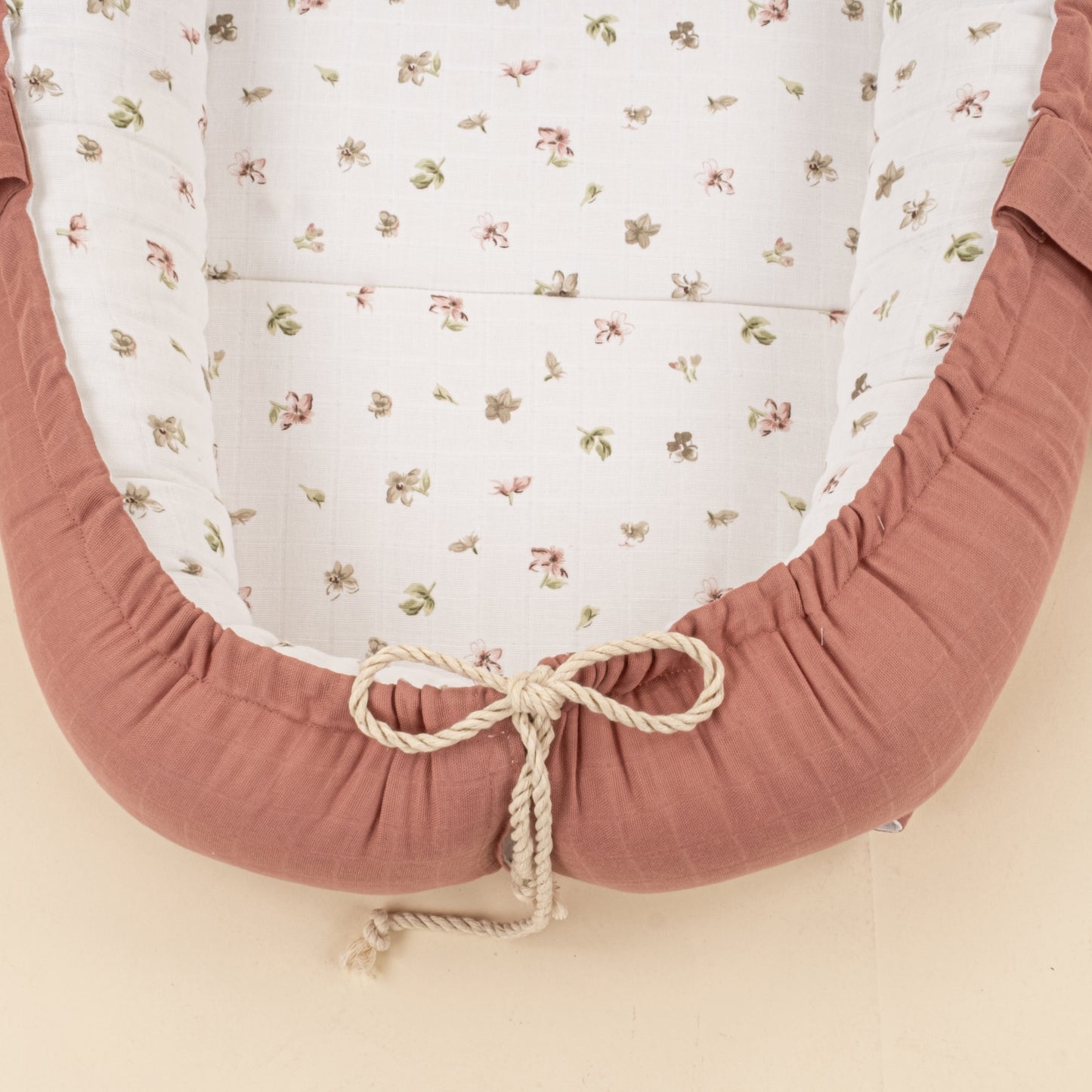 Babynest ve Yastık - Çift Taraflı - Gül Kurusu Muslin - Çiçekler
