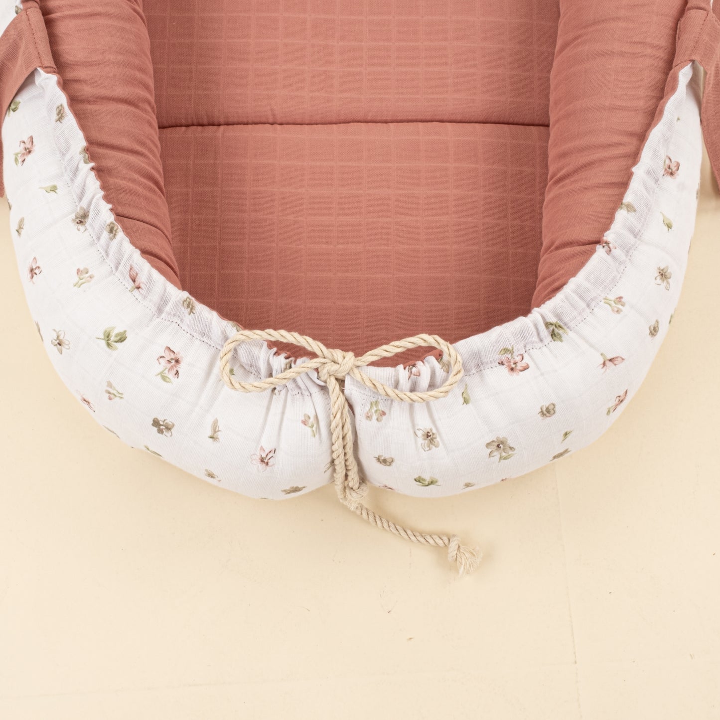 Babynest ve Yastık - Çift Taraflı - Gül Kurusu Muslin - Çiçekler