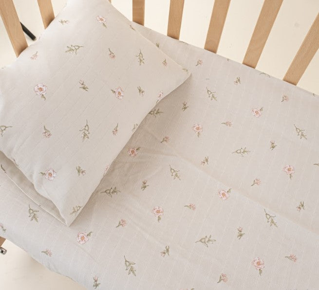 Bebek Muslin Nevresim Seti (Yorgan Kılıfı,Yastık Kılıfı,Lastikli Çarşaf) - Pembe Çiçekler