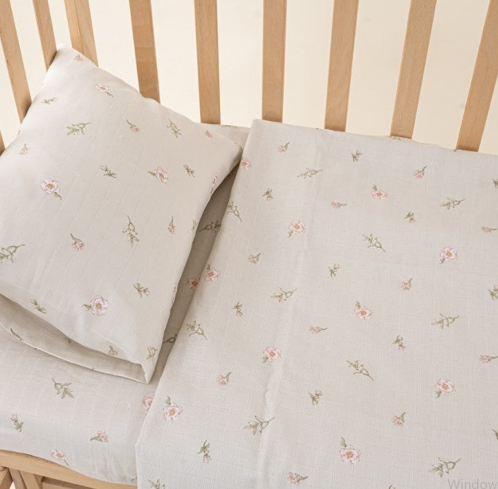 Bebek Muslin Nevresim Seti (Yorgan Kılıfı,Yastık Kılıfı,Lastikli Çarşaf) - Pembe Çiçekler