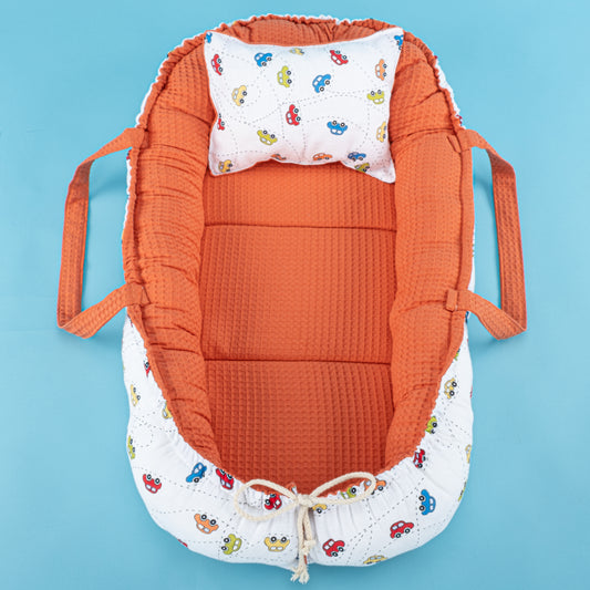 Babynest ve Yastık - Çift Taraflı - Turuncu Petek - Renkli Arabalar